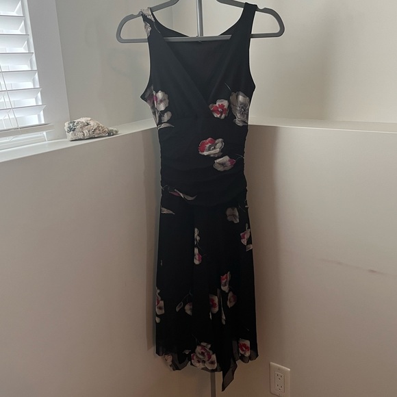 2 for $20 le chateau Black Floral Dress with V-Neck EUC - Picture 1 of 6